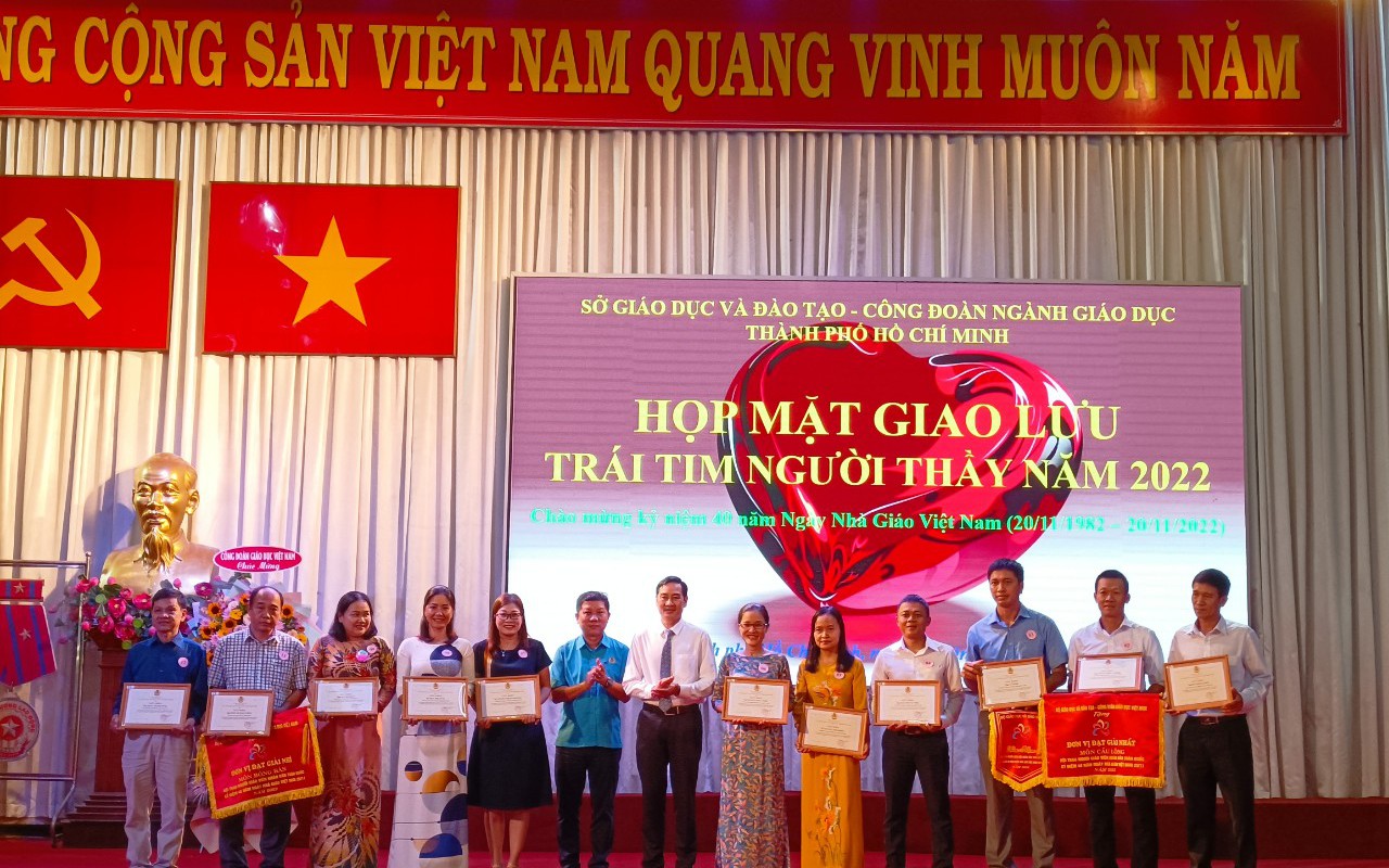 TP.HCM tuyên dương 153 nhà giáo đạt danh hiệu “Trái tim người thầy” năm 2022
