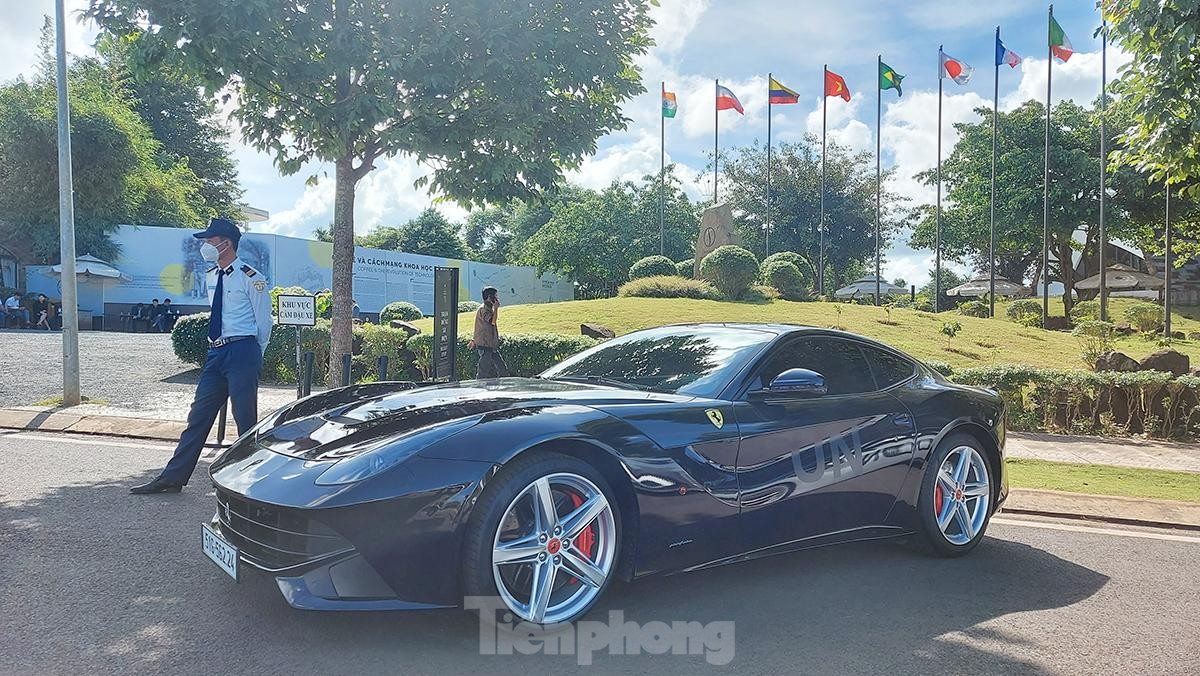 Ferrari F12 Berlinetta độ độc nhất Việt Nam - Ảnh 10.