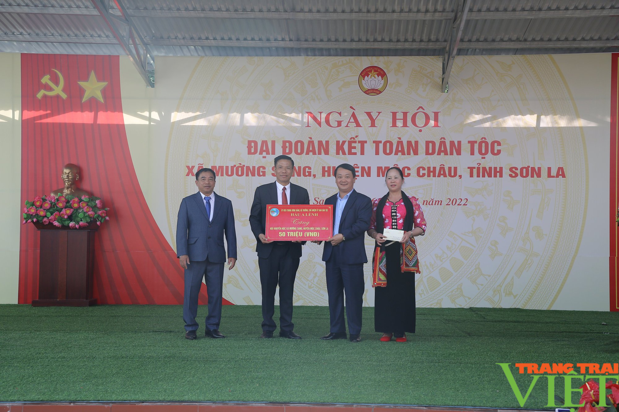 Chủ tịch Ủy ban Trung ương MTTQ Việt Nam dự Ngày hội Đại đoàn kết toàn dân tộc tại huyện Mộc Châu - Ảnh 5.