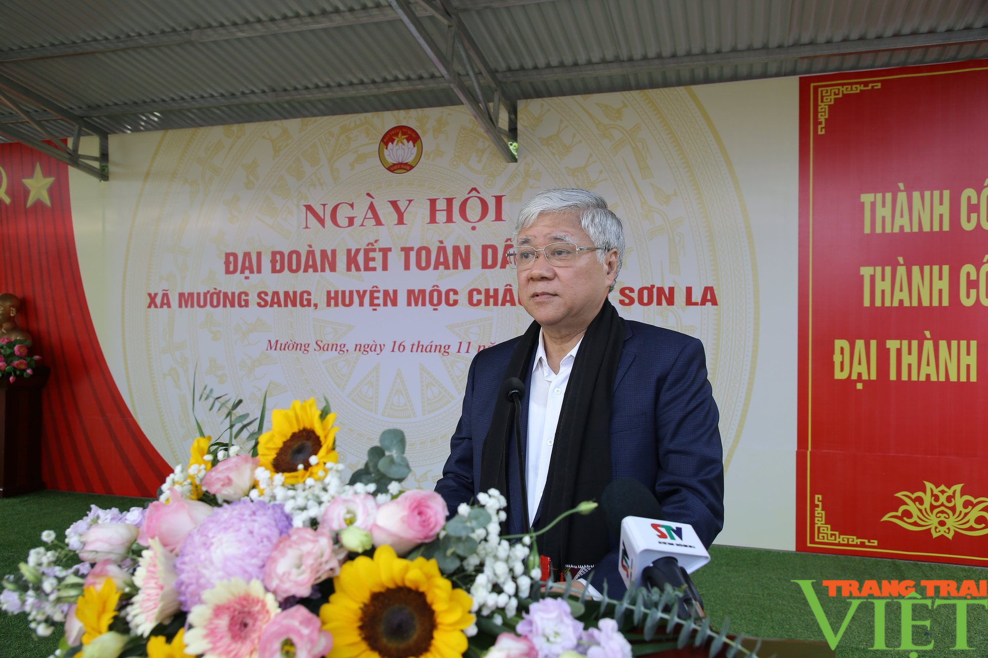 Chủ tịch Ủy ban Trung ương MTTQ Việt Nam dự Ngày hội Đại đoàn kết toàn dân tộc tại huyện Mộc Châu - Ảnh 2.