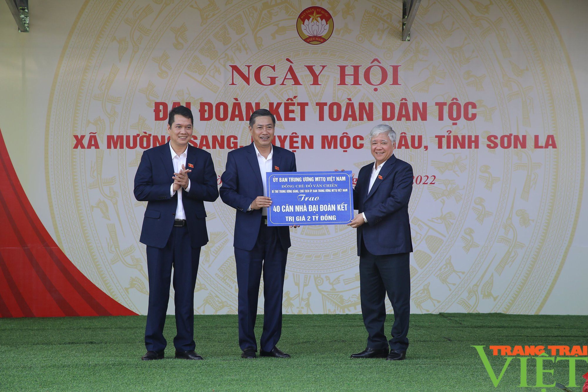 Chủ tịch Ủy ban Trung ương MTTQ Việt Nam dự Ngày hội Đại đoàn kết toàn dân tộc tại huyện Mộc Châu - Ảnh 3.