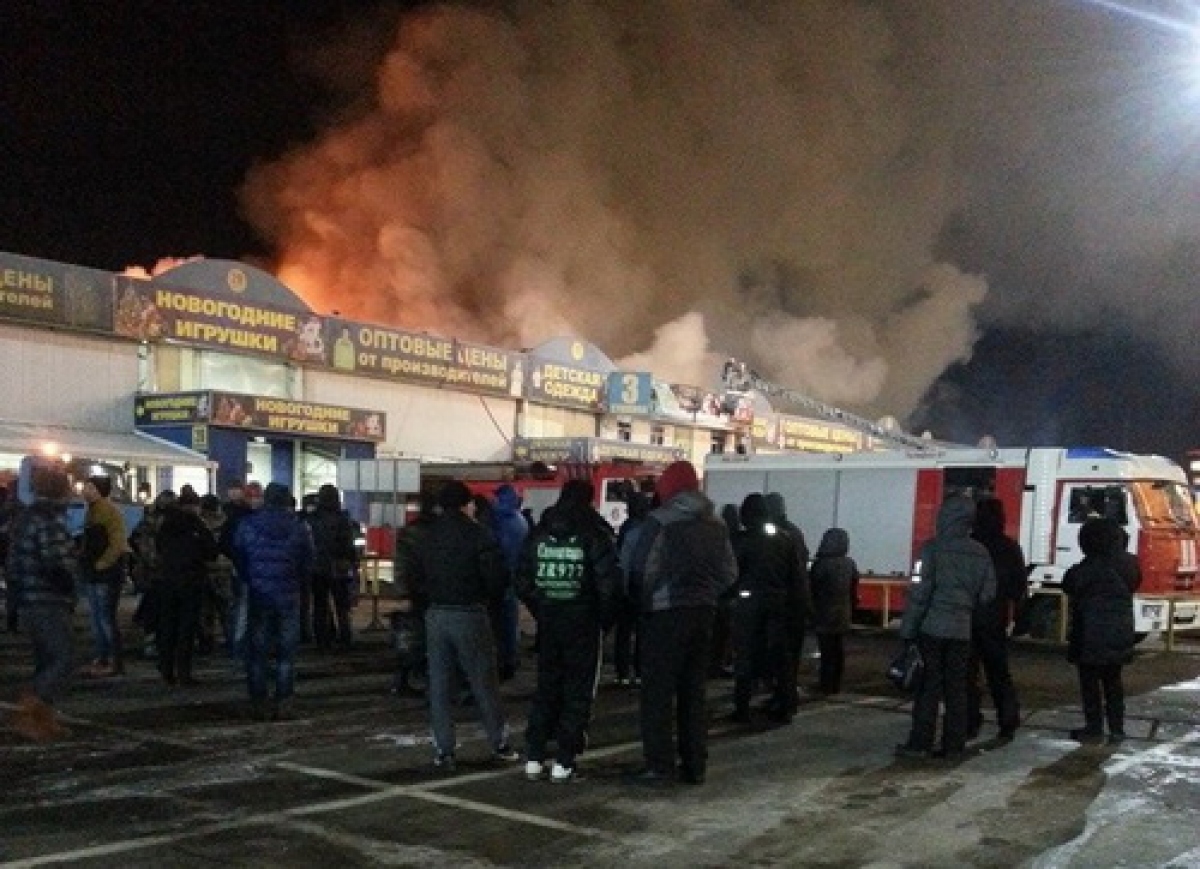 Cháy chợ Sadovod ở Moskva, gian hàng của người Việt bị thiệt hại - Ảnh 1.