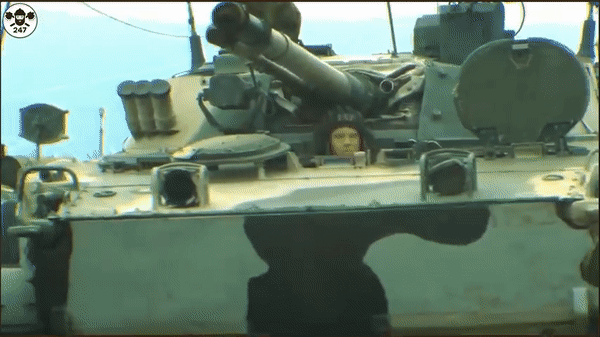 Kíp xe chiến đấu bộ binh BMP-3 Nga sống sót thần kỳ dù trúng hỏa lực Ukraine - Ảnh 11.
