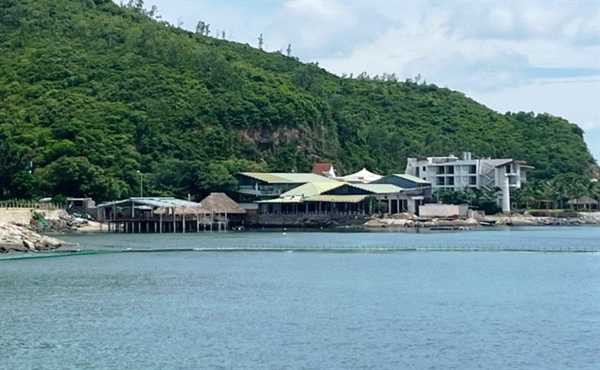 Khánh Hòa sẽ cưỡng chế nhà hàng xây dựng lấn biển vịnh Nha Trang - Ảnh 1.