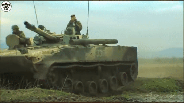 Kíp xe chiến đấu bộ binh BMP-3 Nga sống sót thần kỳ dù trúng hỏa lực Ukraine - Ảnh 13.