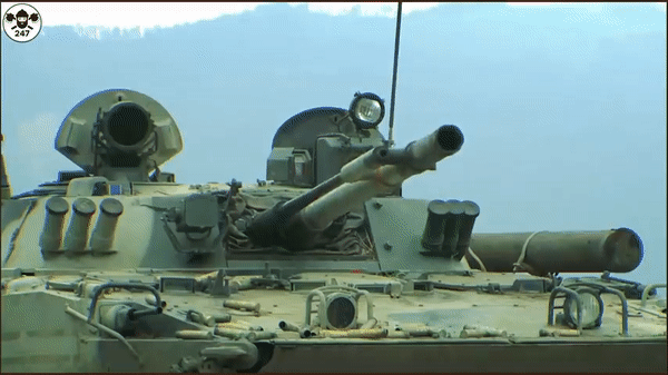 Kíp xe chiến đấu bộ binh BMP-3 Nga sống sót thần kỳ dù trúng hỏa lực Ukraine - Ảnh 14.
