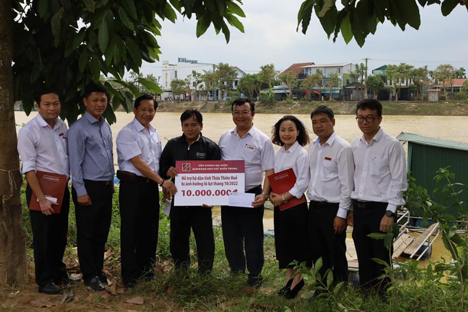 Đà Nẵng: Agribank miền Trung hỗ trợ kinh phí sửa chữa nhà ở cho các gia đình khó khăn bị thiệt hại do mưa lũ - Ảnh 5.