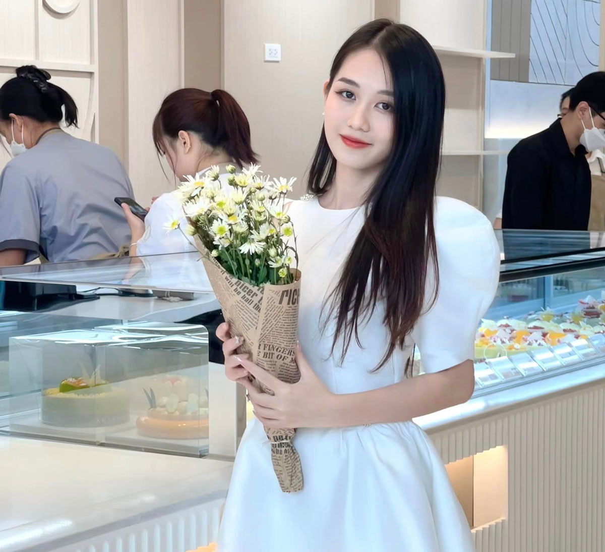 Hot girl Nam Định “tiếp lửa” cho ĐT Anh tại World Cup 2022 - Ảnh 4.