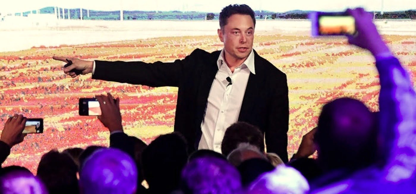 Giám đốc điều hành mới của Twitter và giám đốc duy nhất Elon Musk đã gửi một email toàn công ty tới các nhân viên Twitter, anh ấy yêu cầu họ cam kết làm việc &quot;nhiều giờ&quot; hoặc sẽ phải rời đi cùng với khoản trợ cấp 3 tháng thôi việc. Ảnh: @AFP.