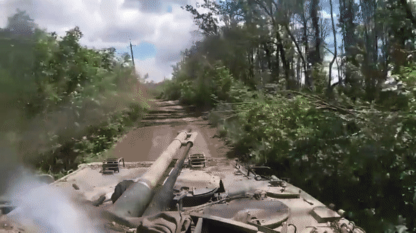 Kíp xe chiến đấu bộ binh BMP-3 Nga sống sót thần kỳ dù trúng hỏa lực Ukraine - Ảnh 7.