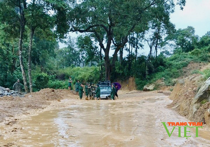 Điện Biên: Huyện nghèo khắc phục hàng trăm điểm sạt lở do mưa lũ - Ảnh 2.