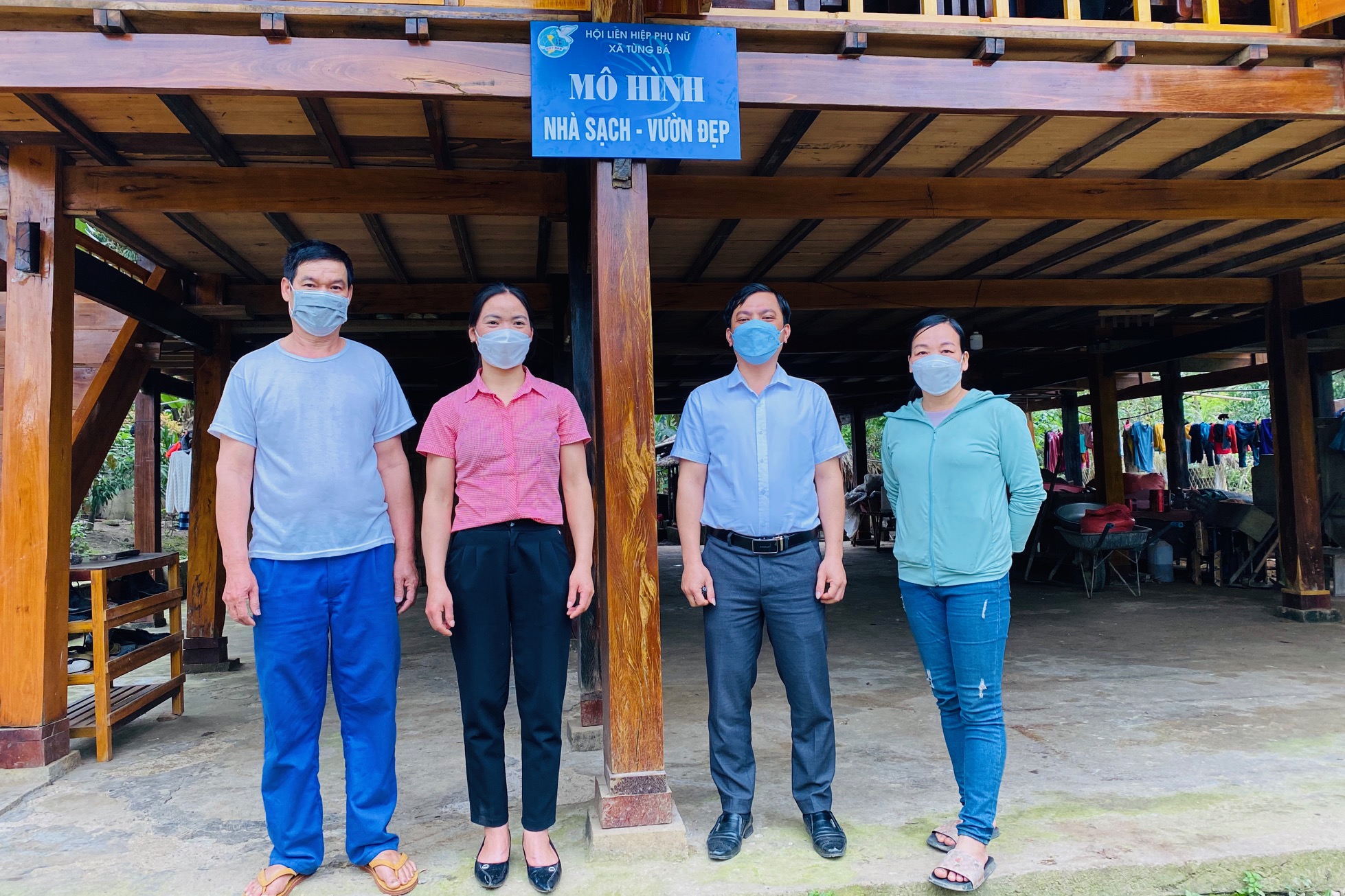 Con đường hoa nông thôn mới kiểu mẫu đẹp như tranh ở một xã tận Hà Giang - Ảnh 3. Con đường hoa nông thôn mới kiểu mẫu đẹp như tranh ở một xã tận Hà Giang - Ảnh 3.
