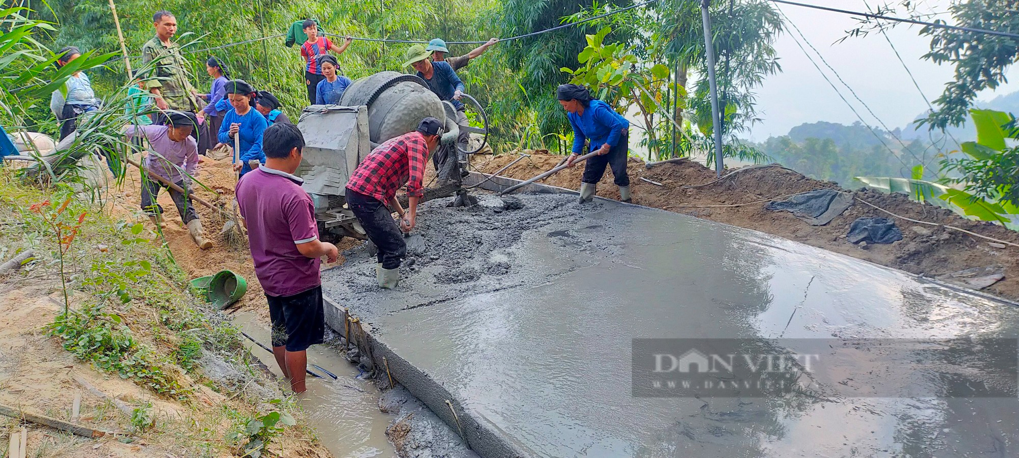 Xín Mần nối dài những tuyến đường bê tông - Ảnh 4.