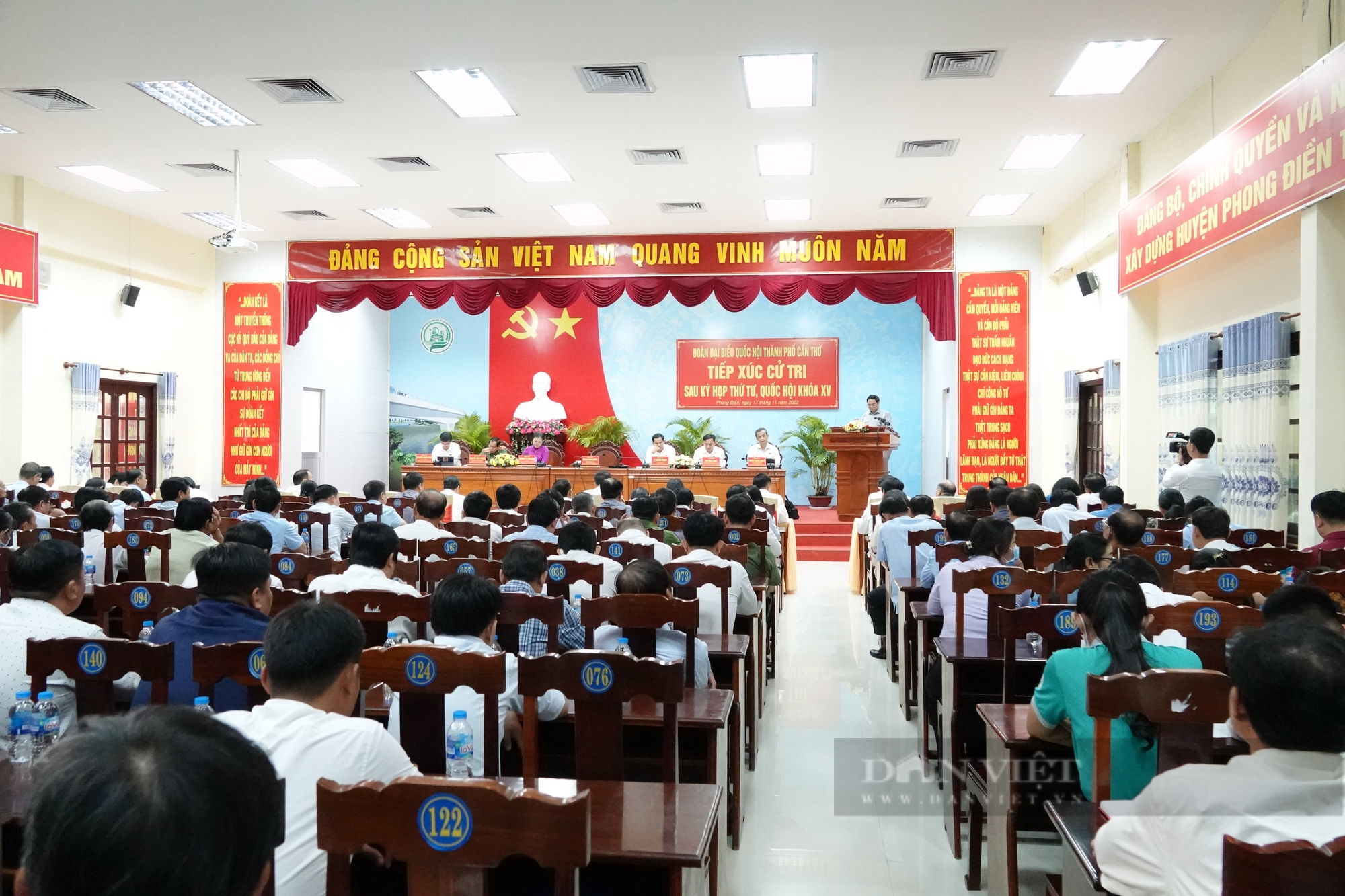 Thủ tướng Phạm Minh Chính tiếp xúc cử tri tại Cần Thơ: Cử tri phản ánh nhiều vấn đề &quot;nóng&quot; - Ảnh 3.