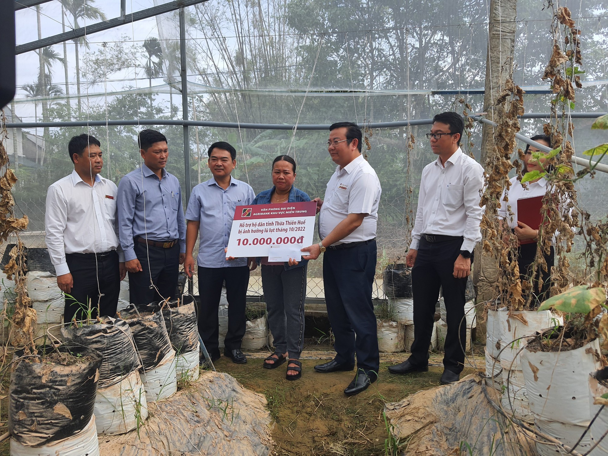 Đà Nẵng: Agribank miền Trung hỗ trợ kinh phí sửa chữa nhà ở cho các gia đình khó khăn bị thiệt hại do mưa lũ - Ảnh 3.