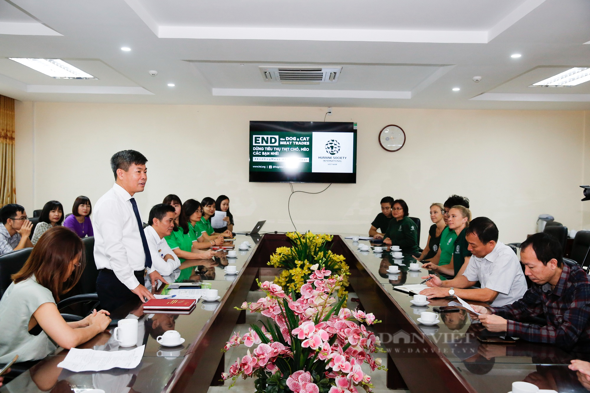 Hành trình giải cứu 20 chú chó và đóng cửa cơ sở giết mổ chó đầu tiên tại Việt Nam - Ảnh 1.