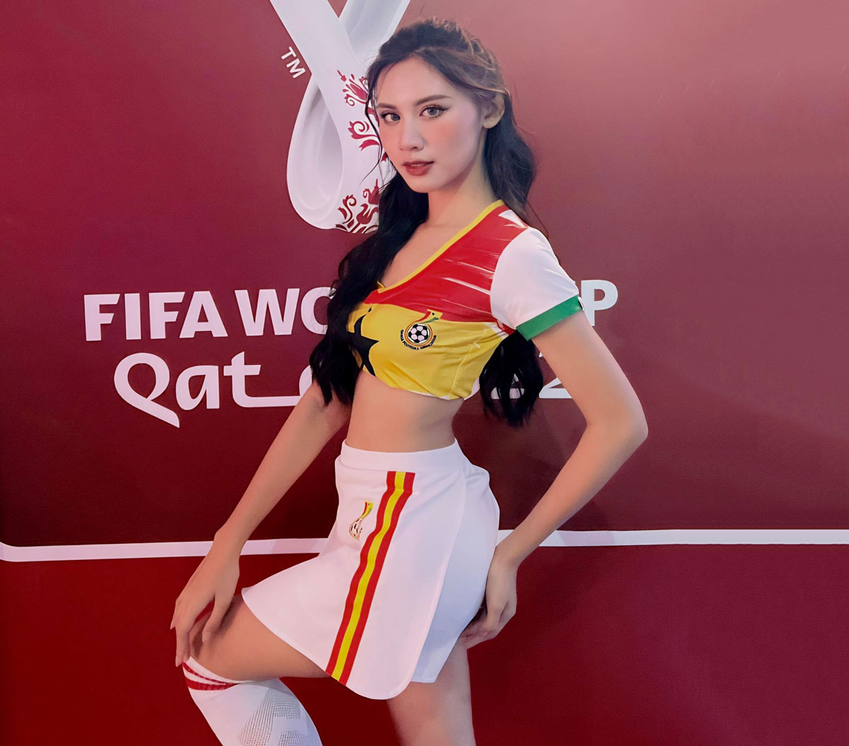 Hot girl thông thạo 2 ngoại ngữ cổ vũ ĐT Ghana tại World Cup 2022 - Ảnh 1.