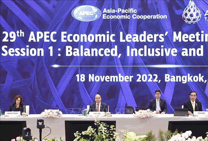 Chủ tịch nước phát biểu tại APEC: Cần cân bằng giữa đổi mới, chuyển đổi với bảo đảm ổn định - Ảnh 2.