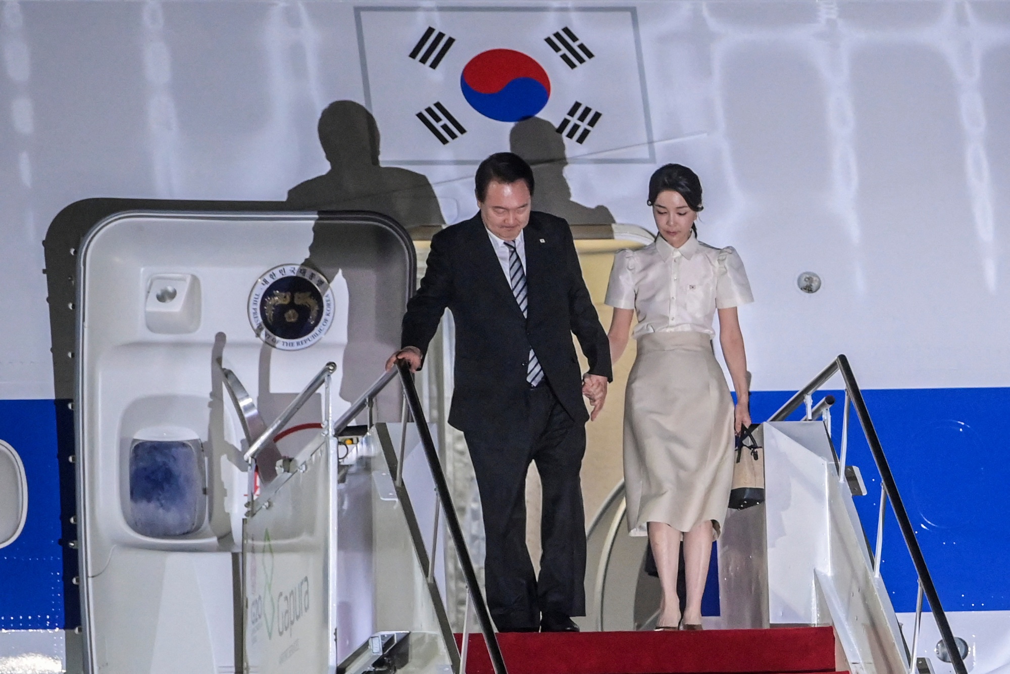 Sóng gió ập lên tổng thống Hàn vì cách cư xử với báo chí - Ảnh 2.