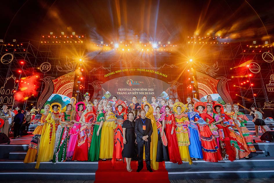 Lần đầu tiên các thí sinh Hoa hậu Du lịch Thế giới xuất hiện trong trang phục các dân tộc Việt Nam - Ảnh 10.