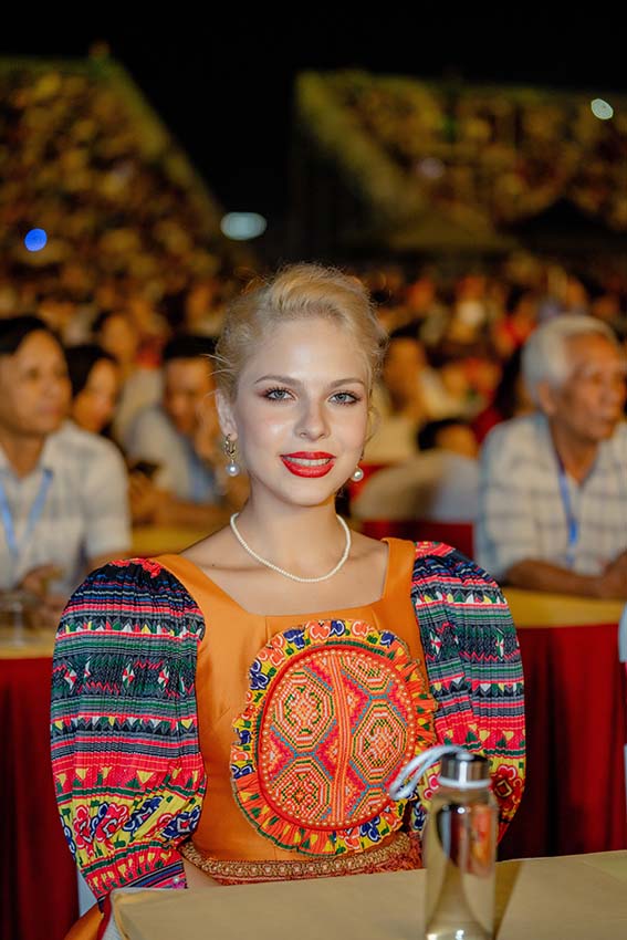 Lần đầu tiên các thí sinh Hoa hậu Du lịch Thế giới xuất hiện trong trang phục các dân tộc Việt Nam - Ảnh 4.