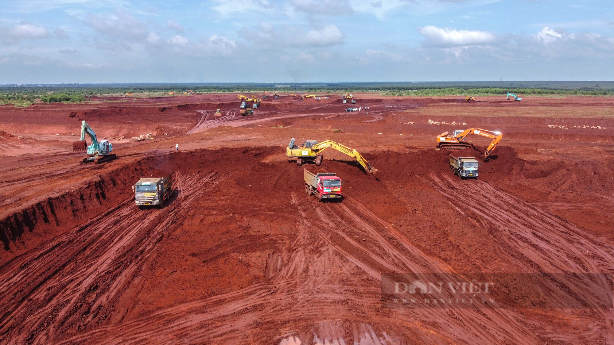 Cận cảnh dàn trận trên nền đất đỏ tại dự án sân bay Long Thành rộng 5.000 ha - Ảnh 17.