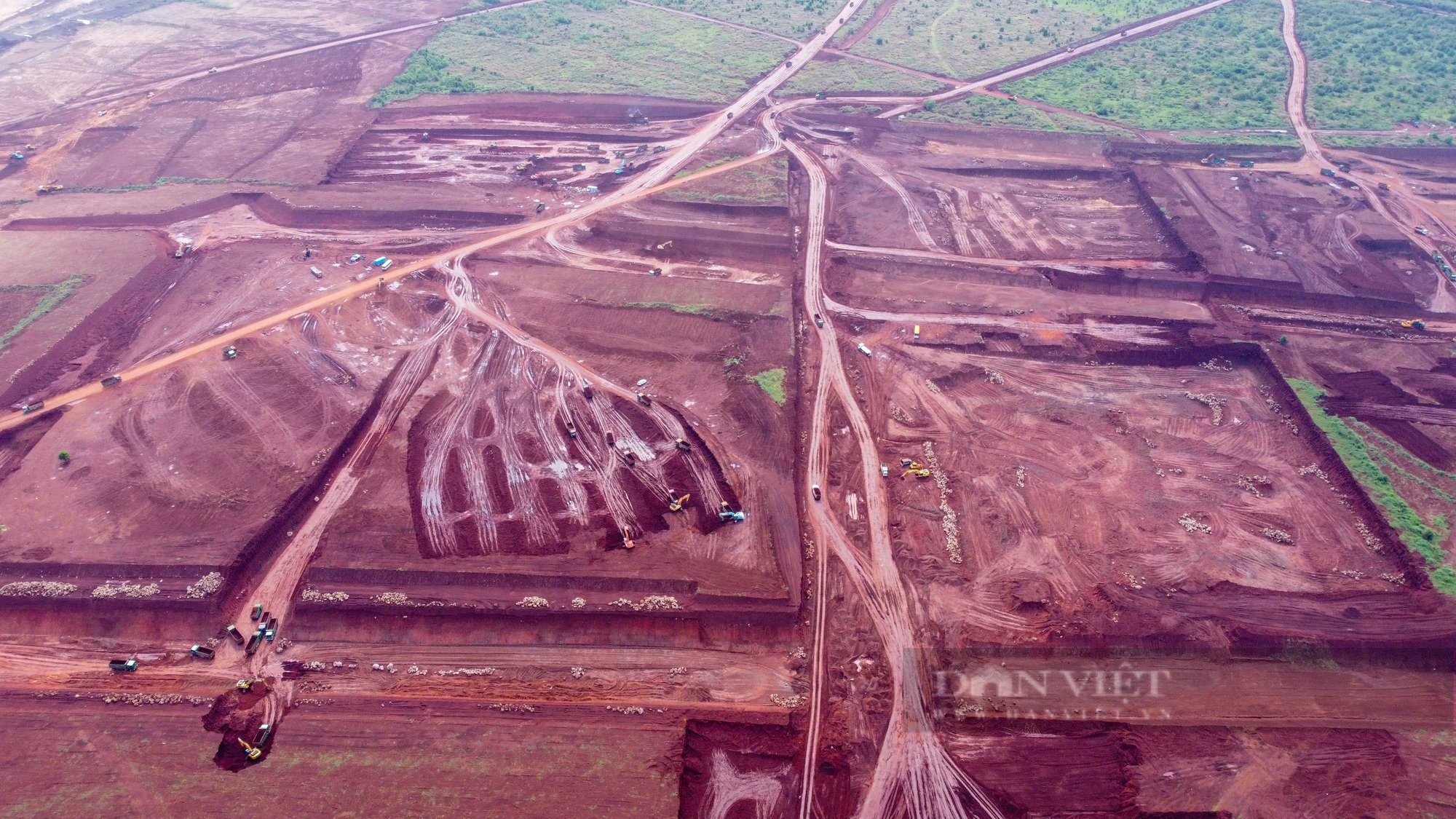 Cận cảnh dàn trận trên nền đất đỏ tại dự án sân bay Long Thành rộng 5.000 ha - Ảnh 10.
