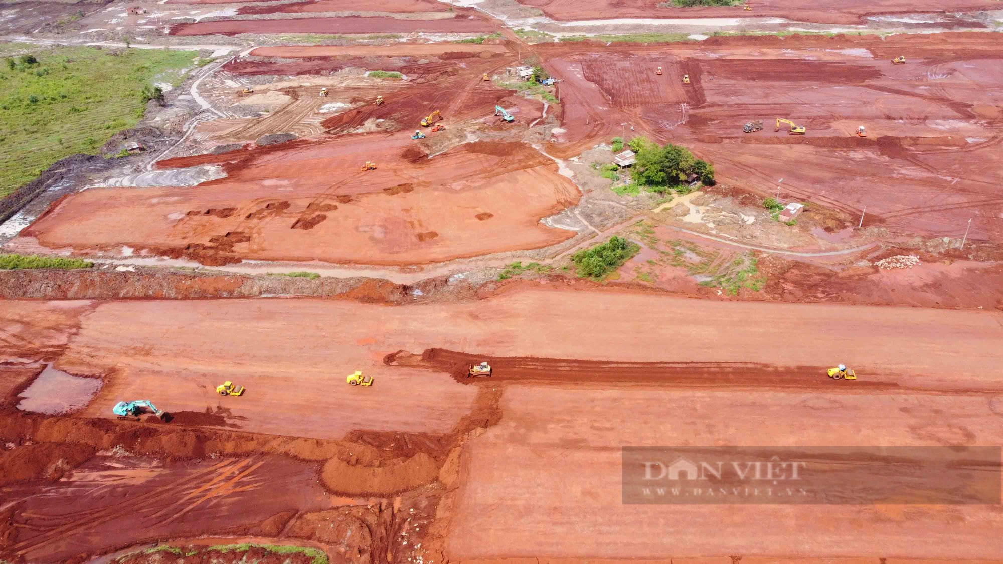 Cận cảnh dàn trận trên nền đất đỏ tại dự án sân bay Long Thành rộng 5.000 ha - Ảnh 13.