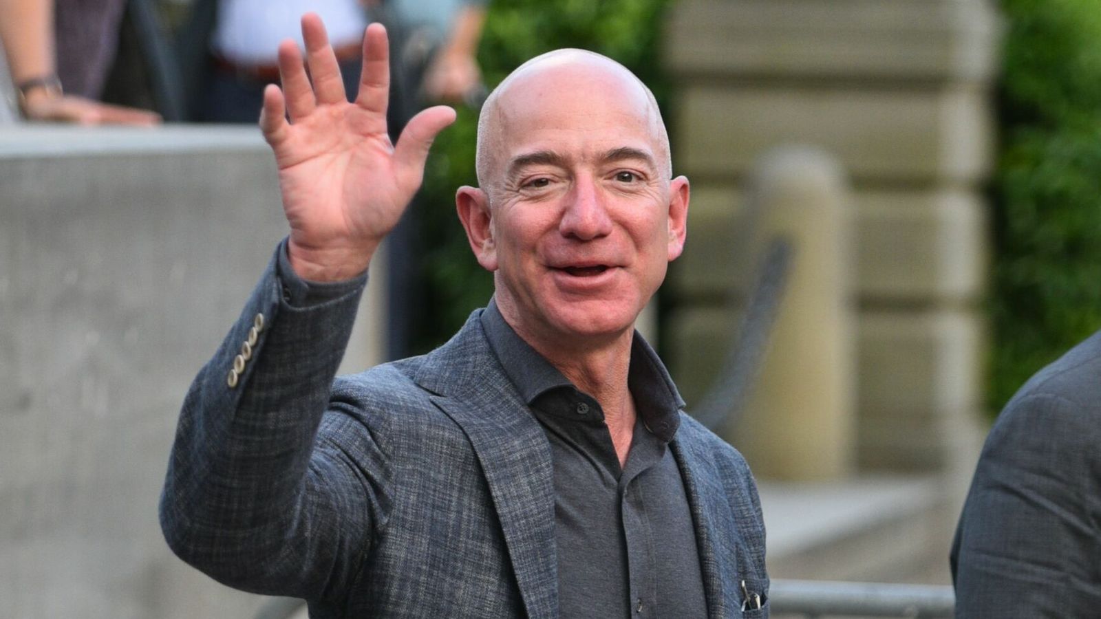 Tỷ phú Jeff Bezos tiết lộ sẽ chi phần lớn tài sản để thực hiện chiến dịch chống lại biến đổi khí hậu và hỗ trợ &quot;đoàn kết&quot; xã hội. Ảnh: @AFP.