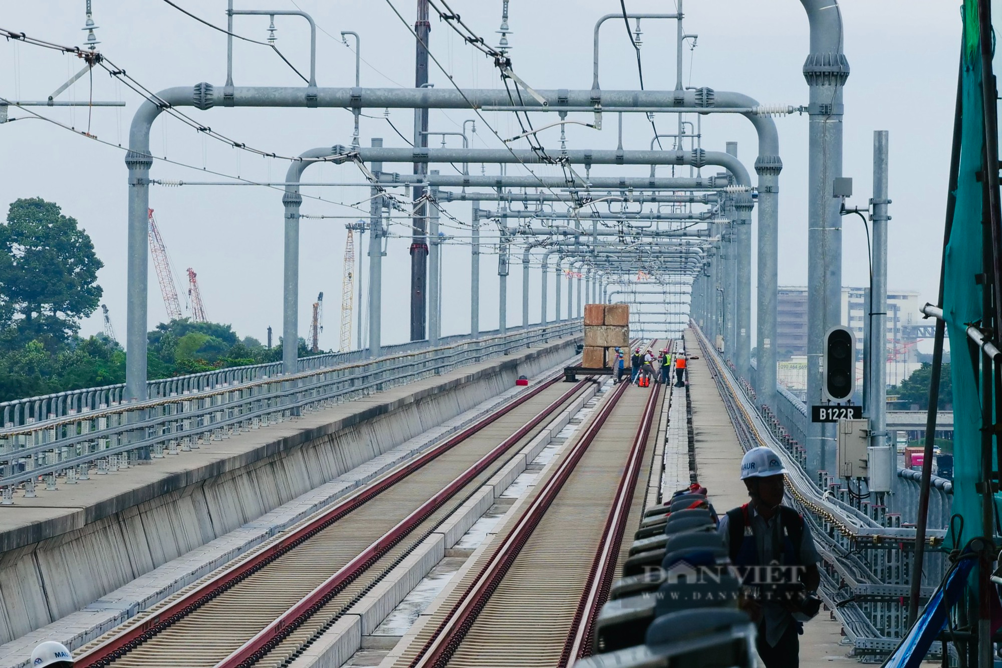 Xem công nhân đẩy nhanh tiến độ nhà ga khu công nghệ cao của tuyến metro số 1  - Ảnh 7.