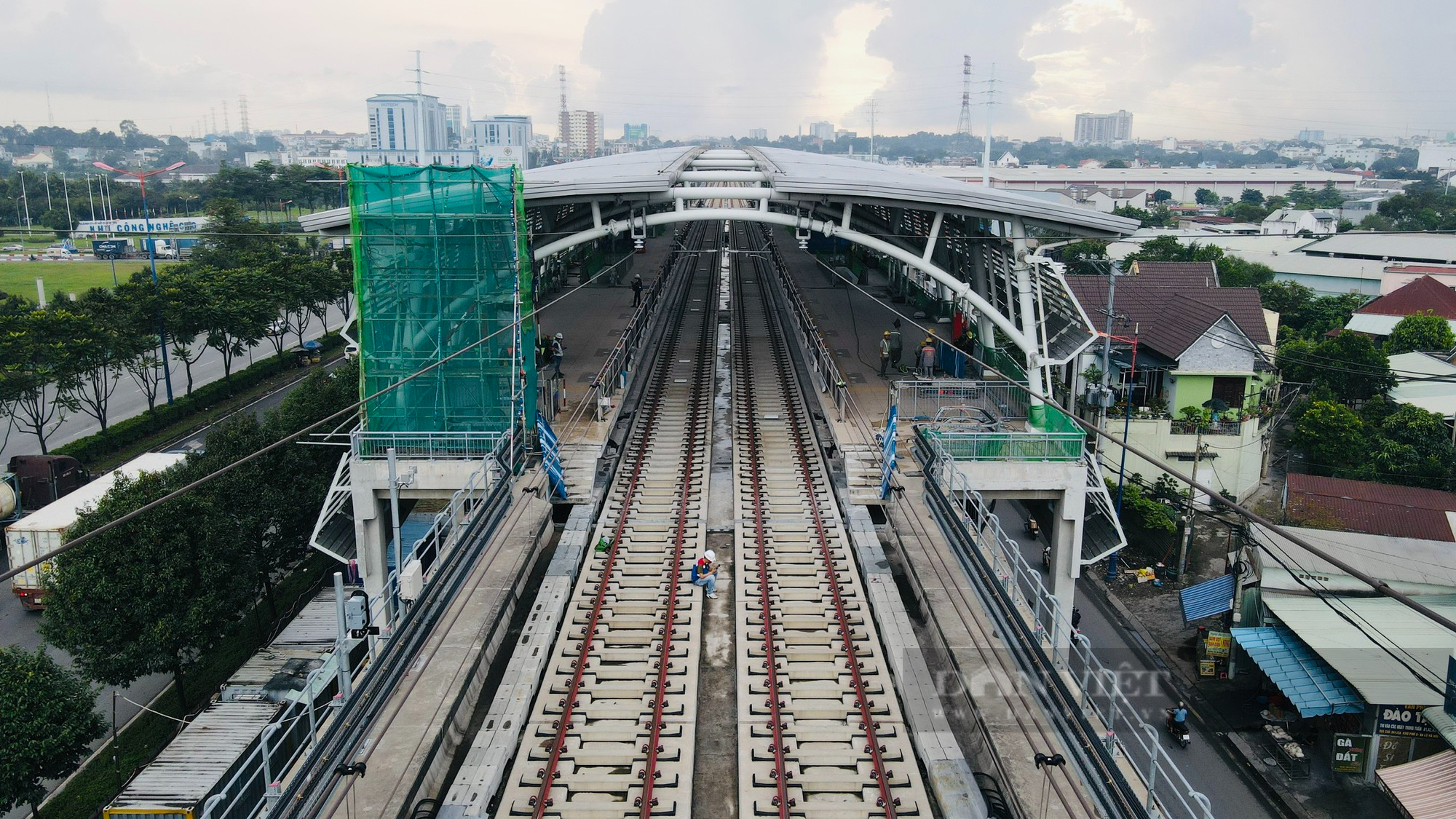 Xem công nhân đẩy nhanh tiến độ nhà ga khu công nghệ cao của tuyến metro số 1  - Ảnh 3.