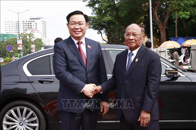 Chủ tịch Quốc hội Vương Đình Huệ bắt đầu thăm chính thức Campuchia và dự AIPA-43 - Ảnh 6.