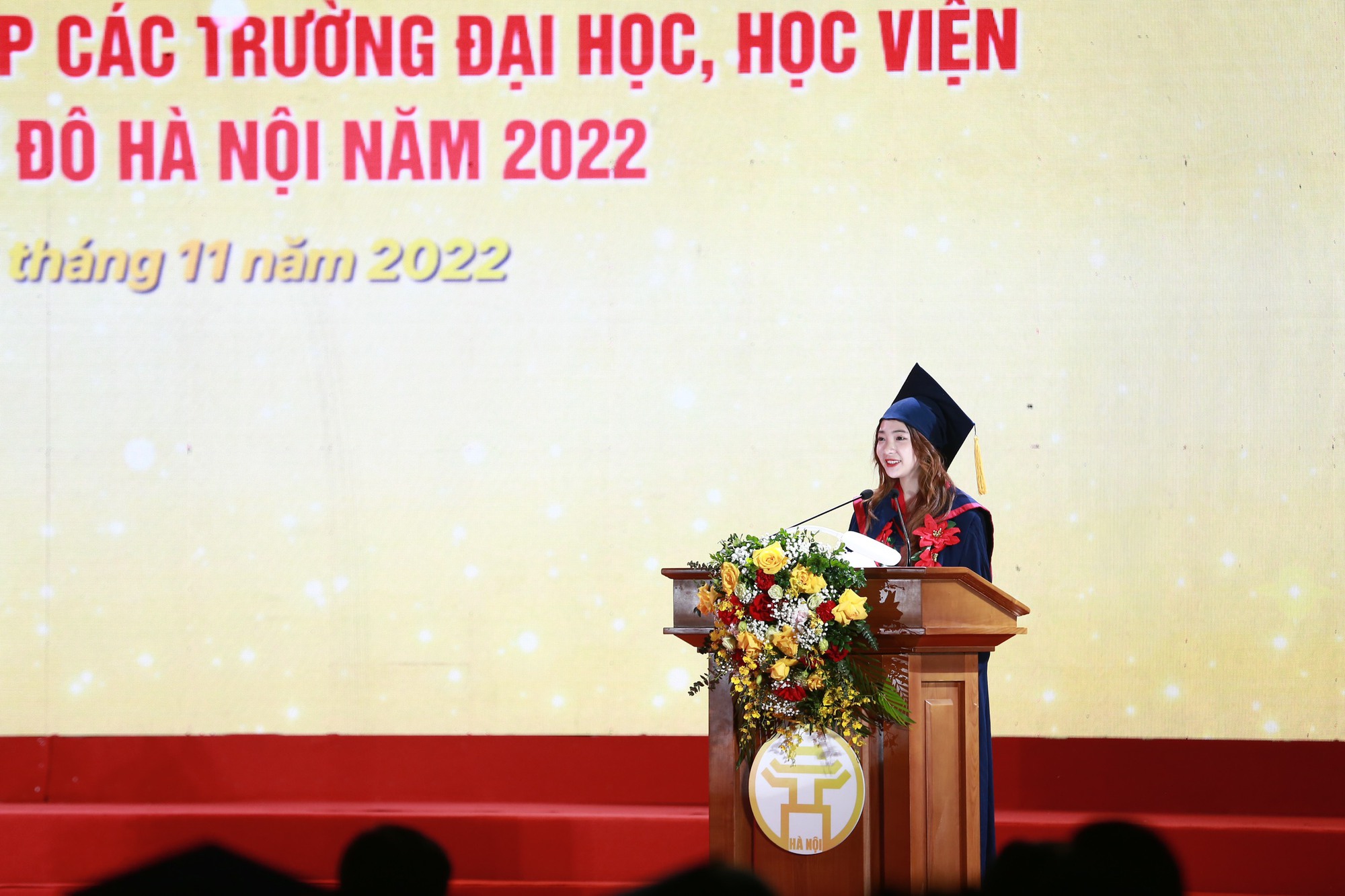 Hà Nội vinh danh 98 thủ khoa &quot;khủng&quot;: Người tốt nghiệp 2 bằng, người đạt điểm tuyệt đối - Ảnh 3.
