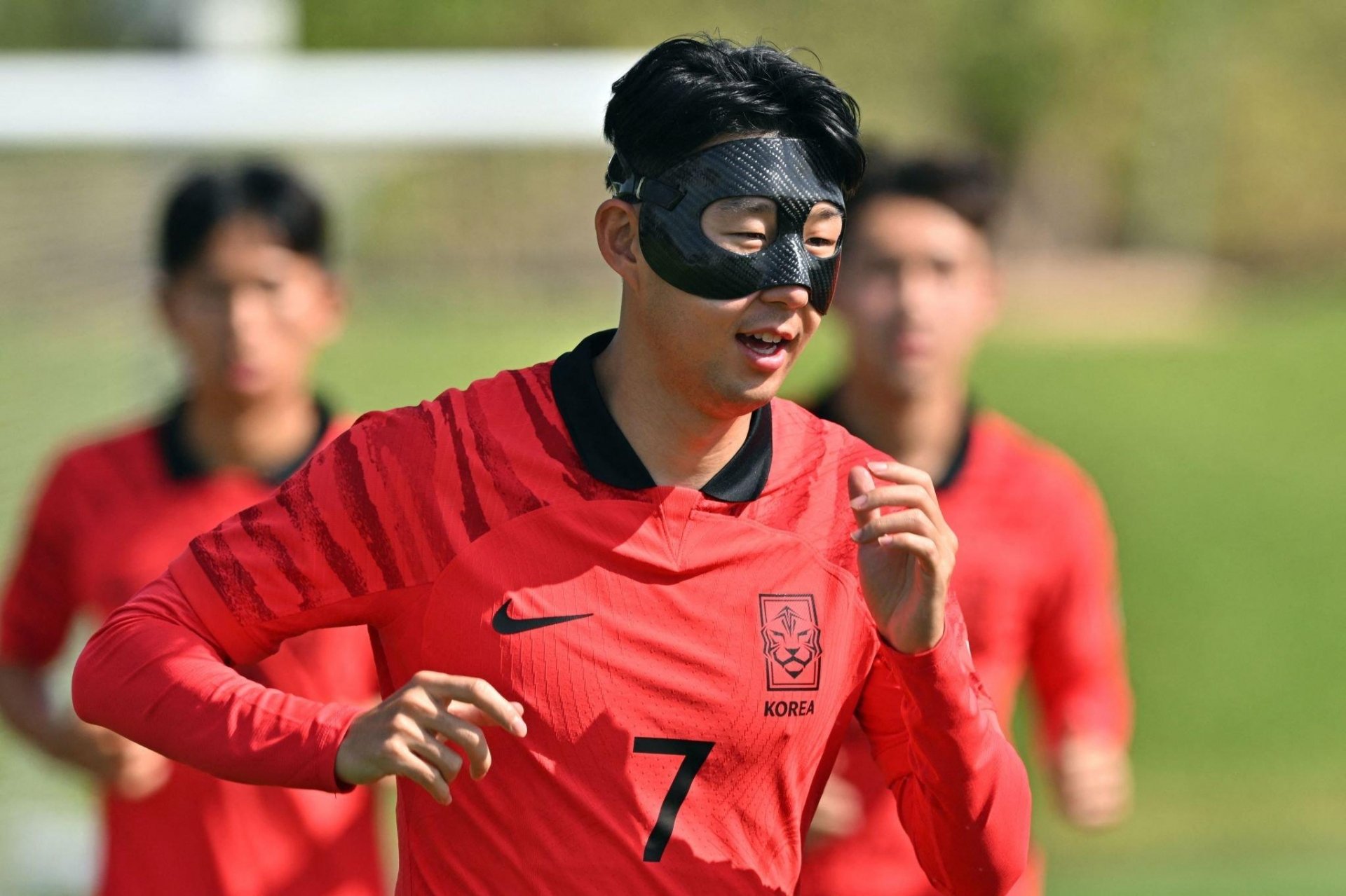 Son Heung-min đưa ra quyết định cực kỳ mạo hiểm tại World Cup 2022 - Ảnh 1.