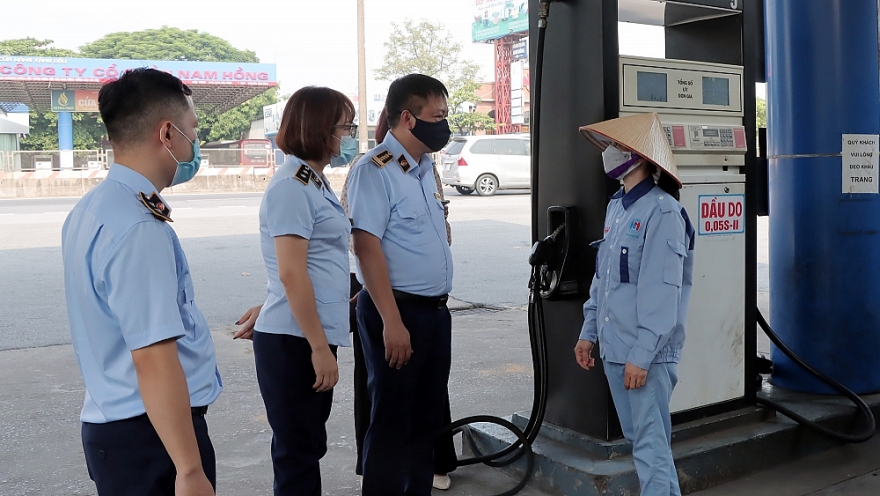 Bộ trưởng Nguyễn Hồng Diên: Xử lý nghiêm doanh nghiệp ngừng, không bán xăng dầu - Ảnh 1.