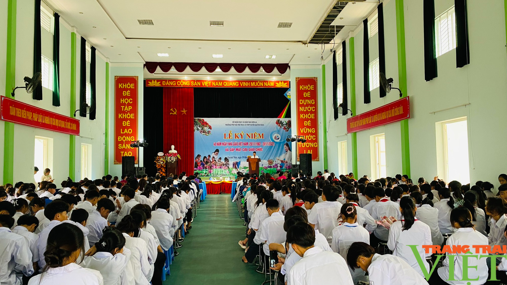 Trường PTDT Nội trú Quỳnh Nhai kỷ niệm ngày Nhà giáo Việt Nam - Ảnh 2.