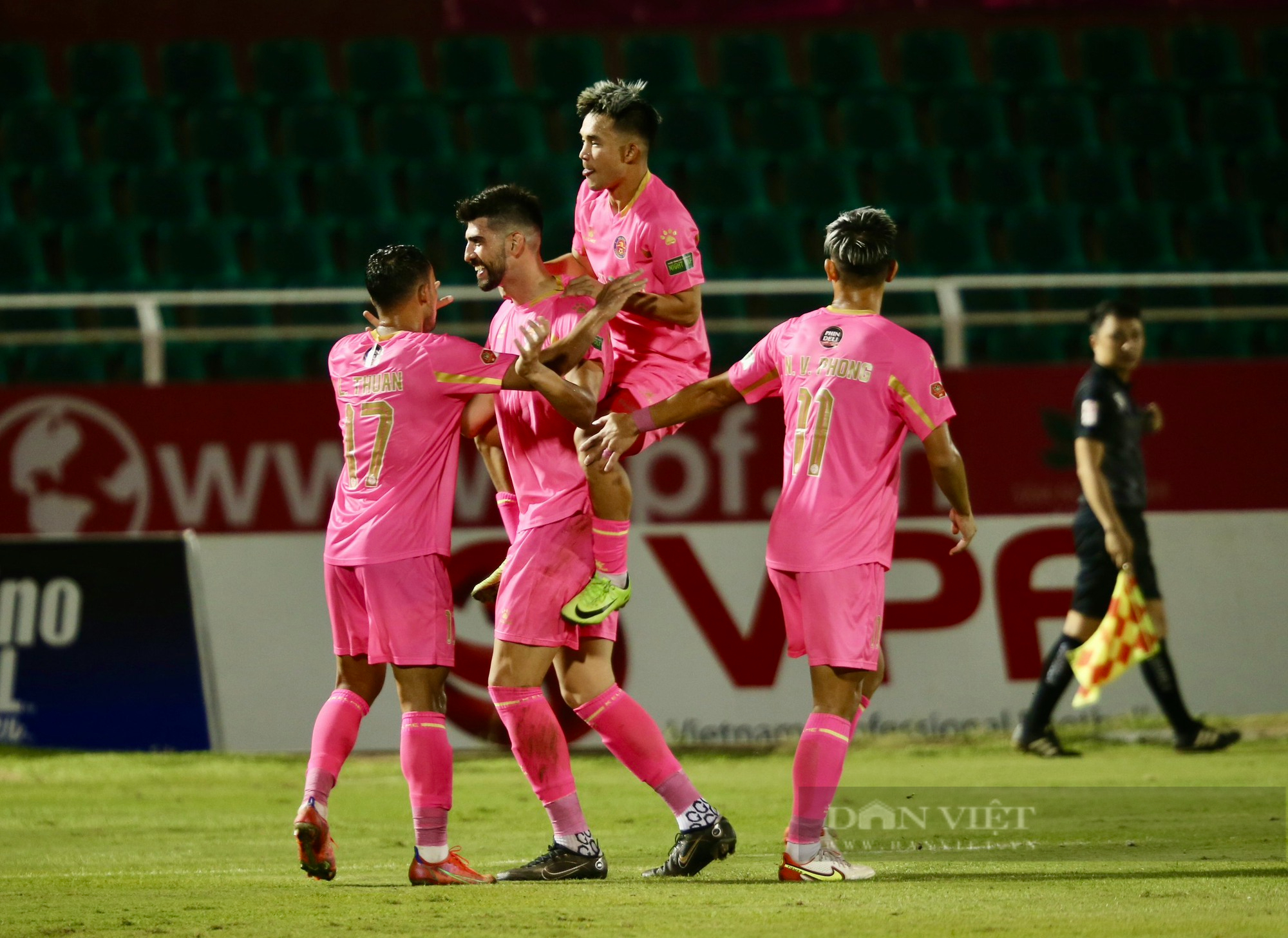 Sài Gòn FC ngậm ngùi rời V.league - Ảnh 3.