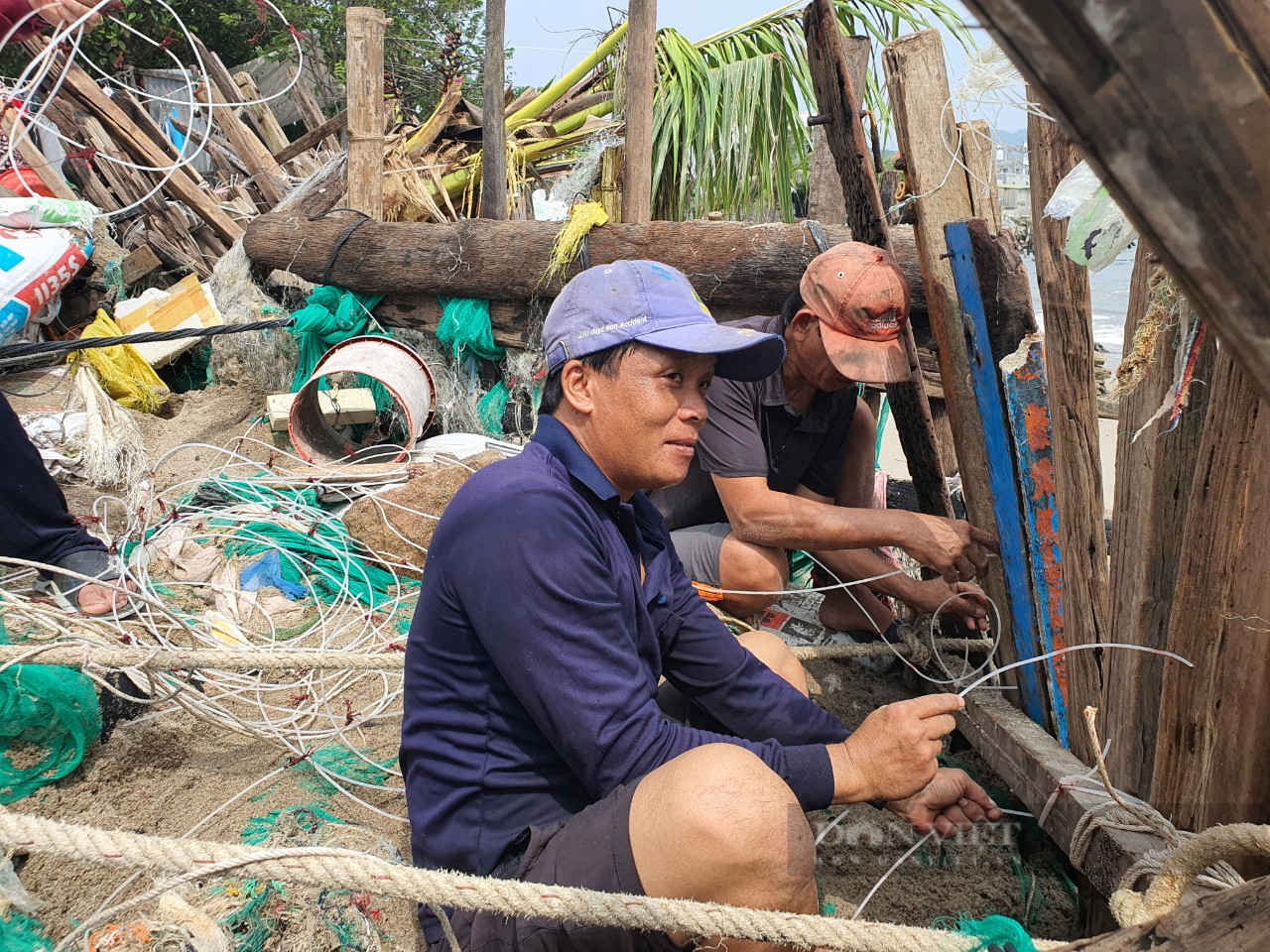 Nha Trang: Hàng chục hộ dân Cồn Nhất Trí nơm nớp lo âu sóng đánh sập nhà - Ảnh 3.