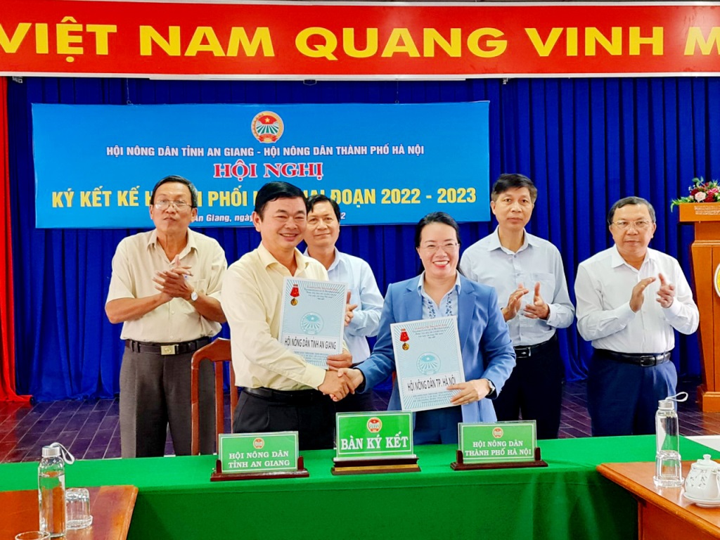 Hội Nông dân tỉnh An Giang ký kết chương trình phối hợp hoạt động với Hội Nông dân TP Hà Nội  - Ảnh 1.