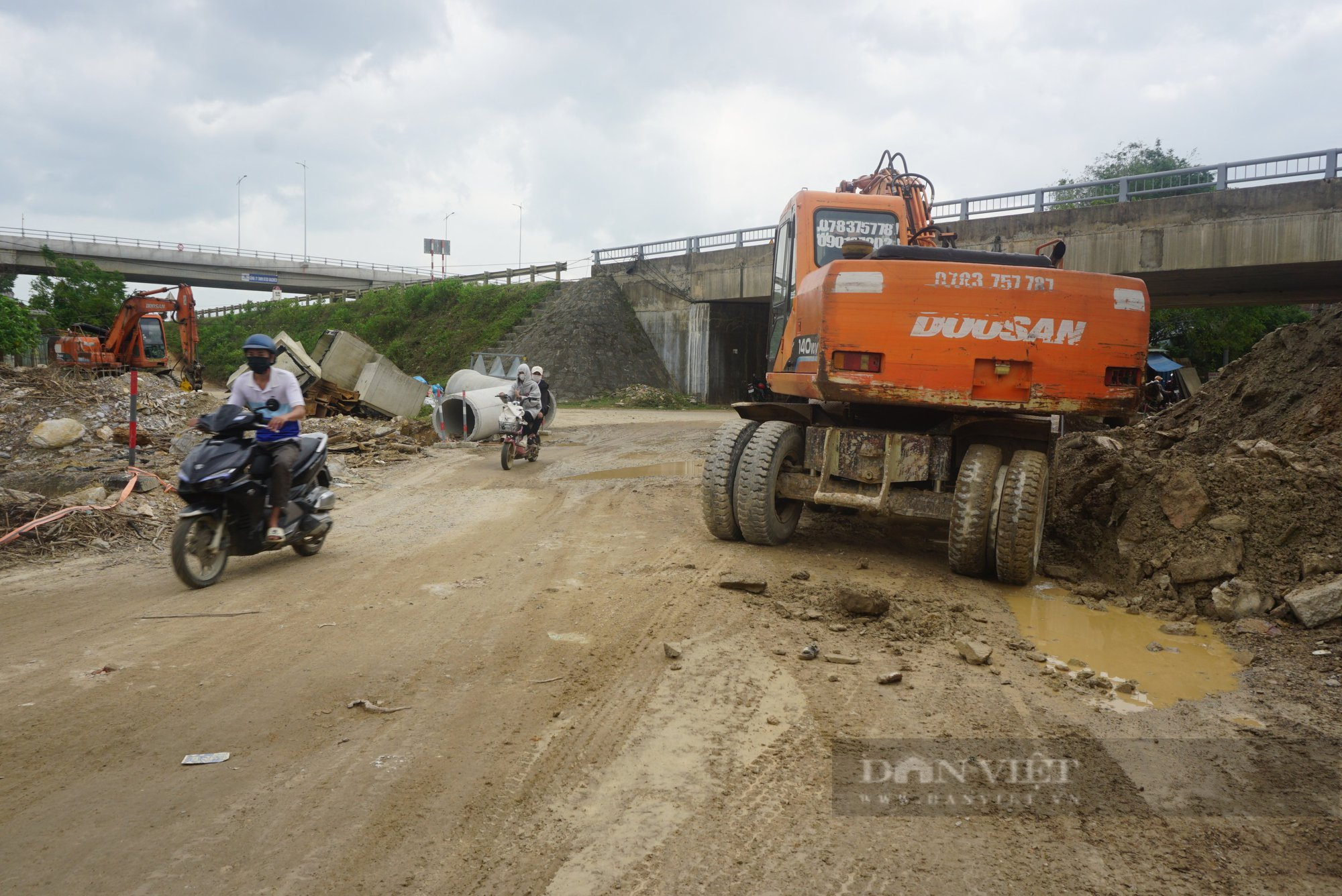 Đường hơn 700 tỷ đồng tại Đà Nẵng sạt lở, sụt lún nghiêm trọng sau mưa - Ảnh 7.