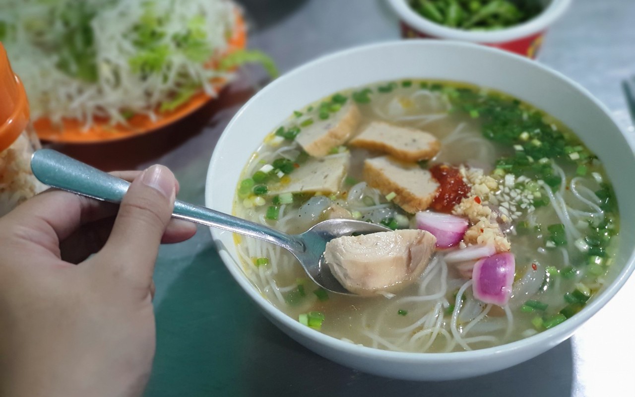 Sài Gòn quán: Ăn bún chả cá miền Trung ở đâu?