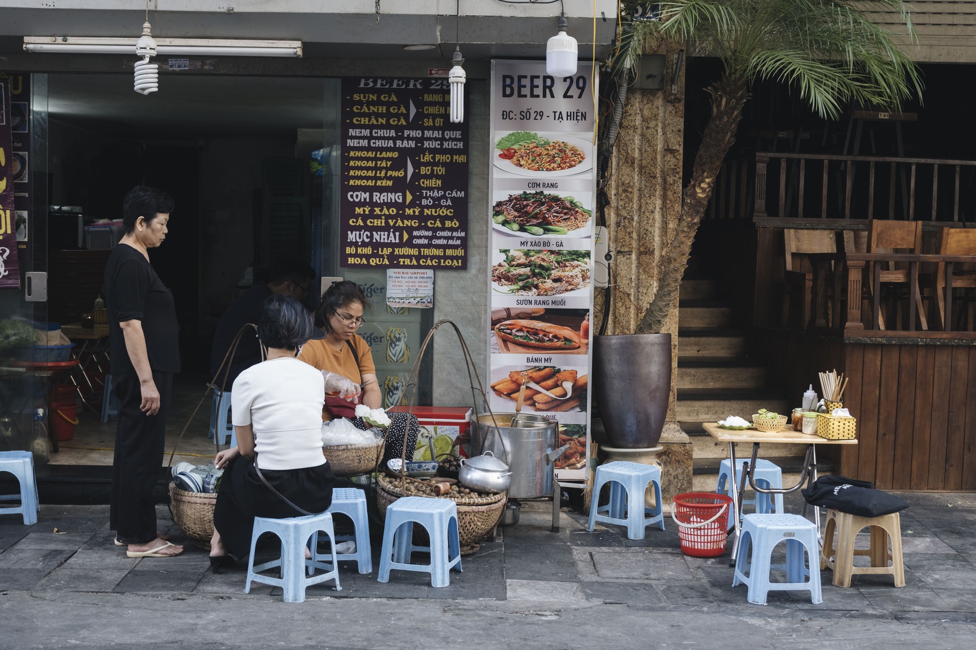 Quán bún ốc từng được đầu bếp Anthony Bourdain giới thiệu trên truyền hình CNN giờ ra sao? - Ảnh 3.