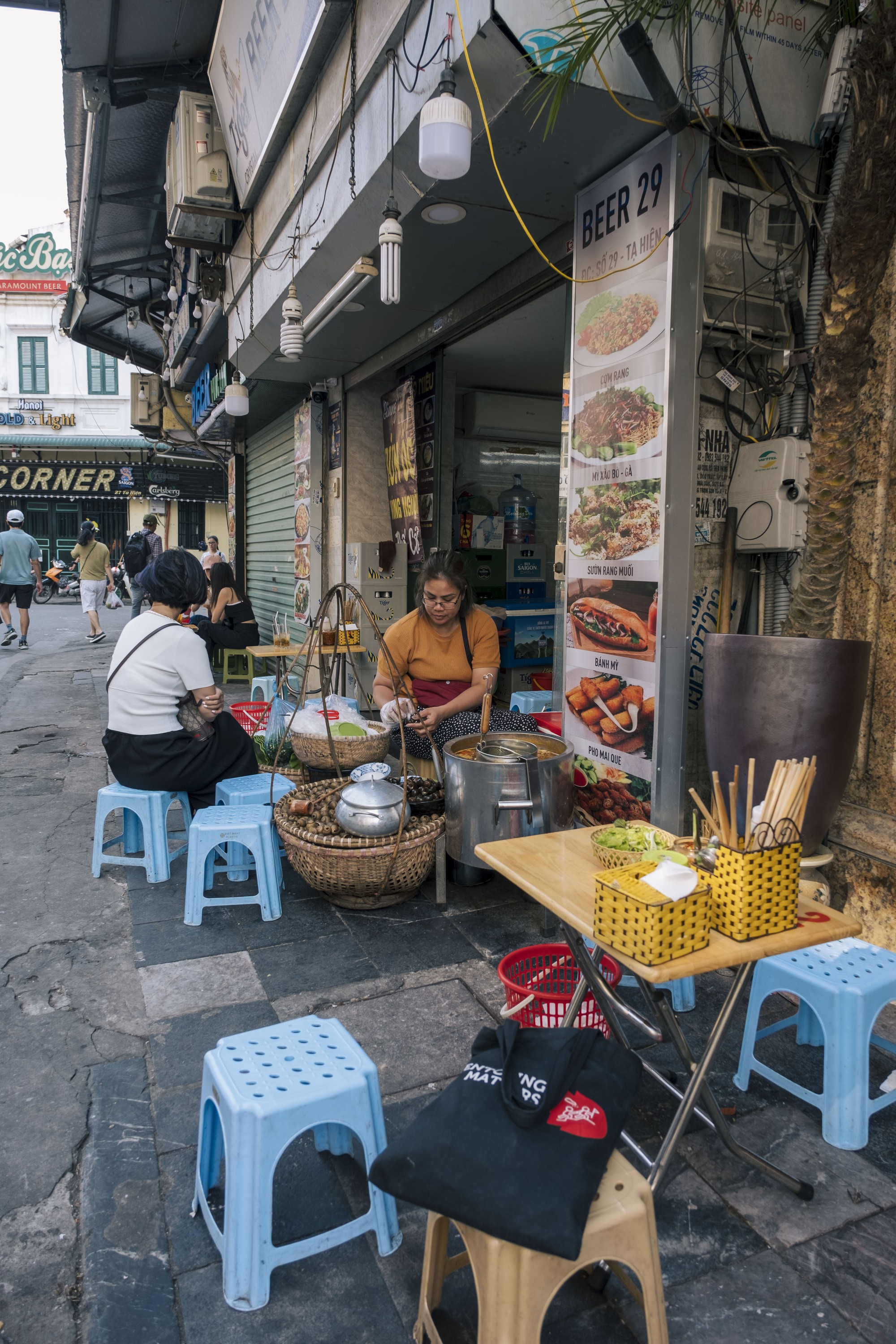 Quán bún ốc từng được đầu bếp Anthony Bourdain giới thiệu trên truyền hình CNN giờ ra sao? - Ảnh 4.