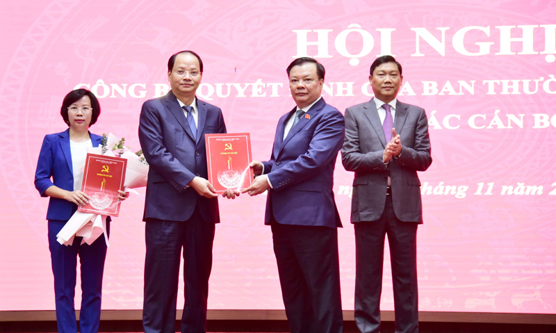 Bí thư Hà Nội trao 3 quyết định quan trọng về công tác cán bộ  - Ảnh 1.