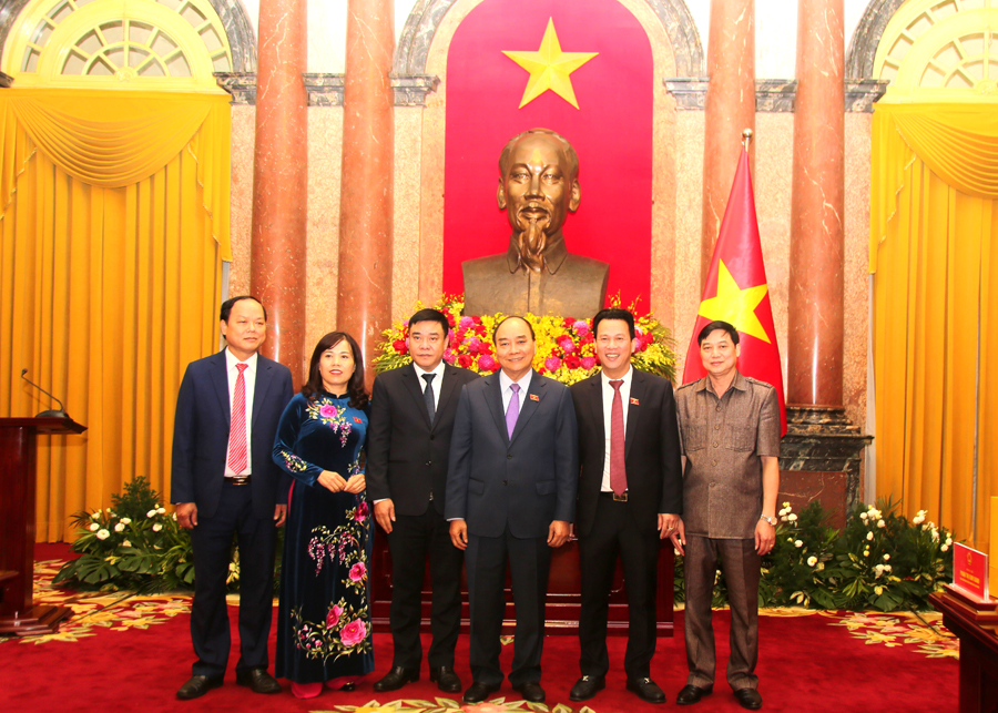 Chủ tịch nước Nguyễn Xuân Phúc gặp mặt người có uy tín tiêu biểu trong đồng bào dân tộc thiểu số tỉnh Hà Giang - Ảnh 6.