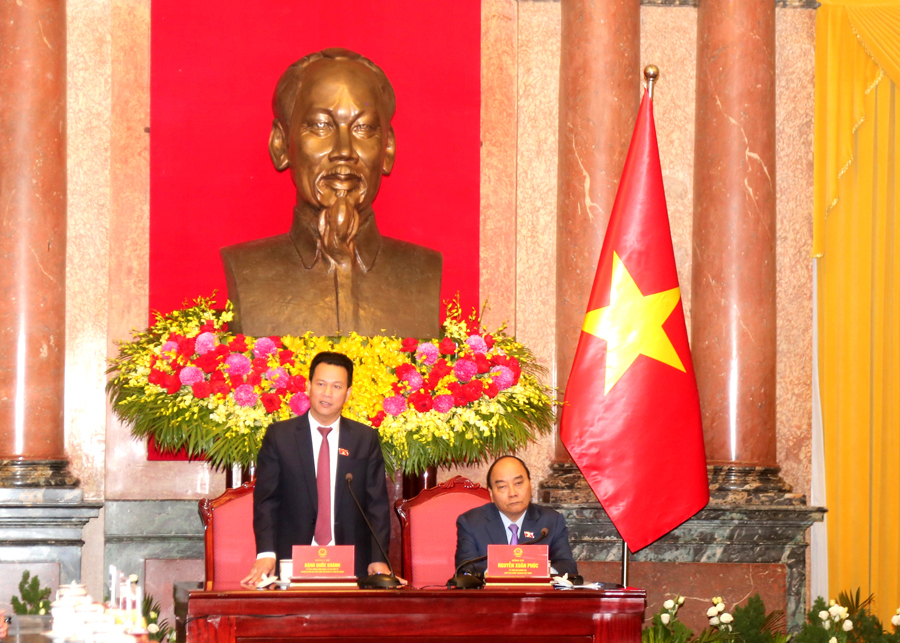 Chủ tịch nước Nguyễn Xuân Phúc gặp mặt người có uy tín tiêu biểu trong đồng bào dân tộc thiểu số tỉnh Hà Giang - Ảnh 2.