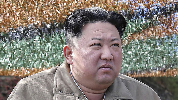 Nhà Trắng tố Triều Tiên đang 'lén lút' chở đạn pháo đến Nga - Ảnh 1.
