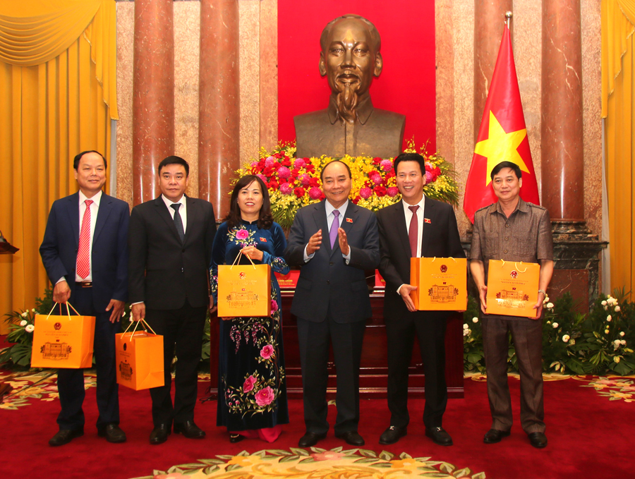 Chủ tịch nước Nguyễn Xuân Phúc gặp mặt người có uy tín tiêu biểu trong đồng bào dân tộc thiểu số tỉnh Hà Giang - Ảnh 8.