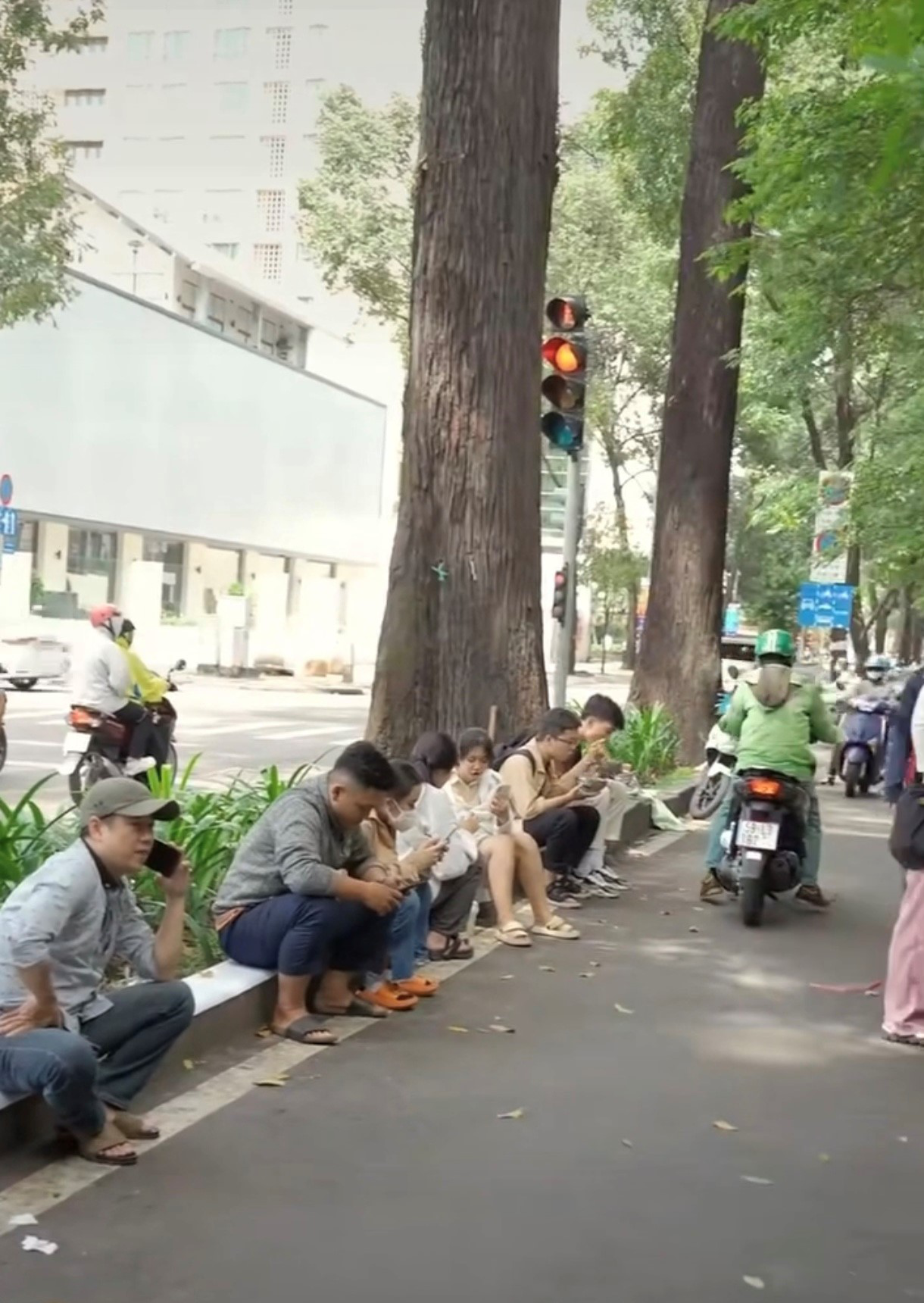 Ẩm thực Sài Gòn: Món miến trộn ngày bán trăm bát nhờ loại gia vị độc quyền  - Ảnh 12.