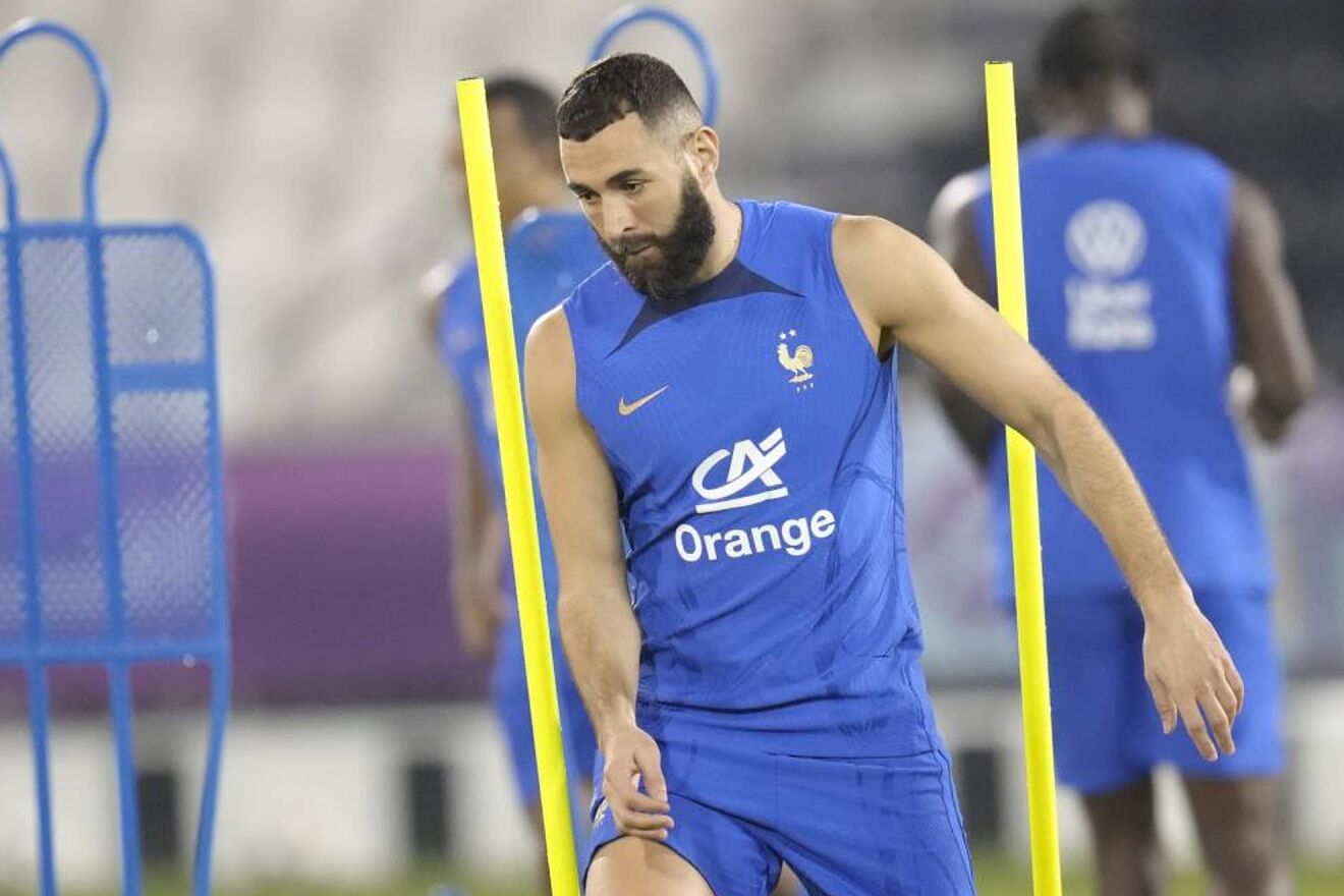 NÓNG: Benzema chia tay World Cup 2022 vì chấn thương - Ảnh 1.